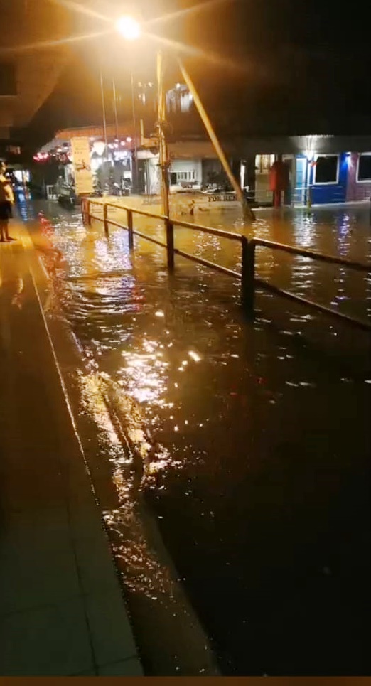 大都会封面/滨海区涨潮情况