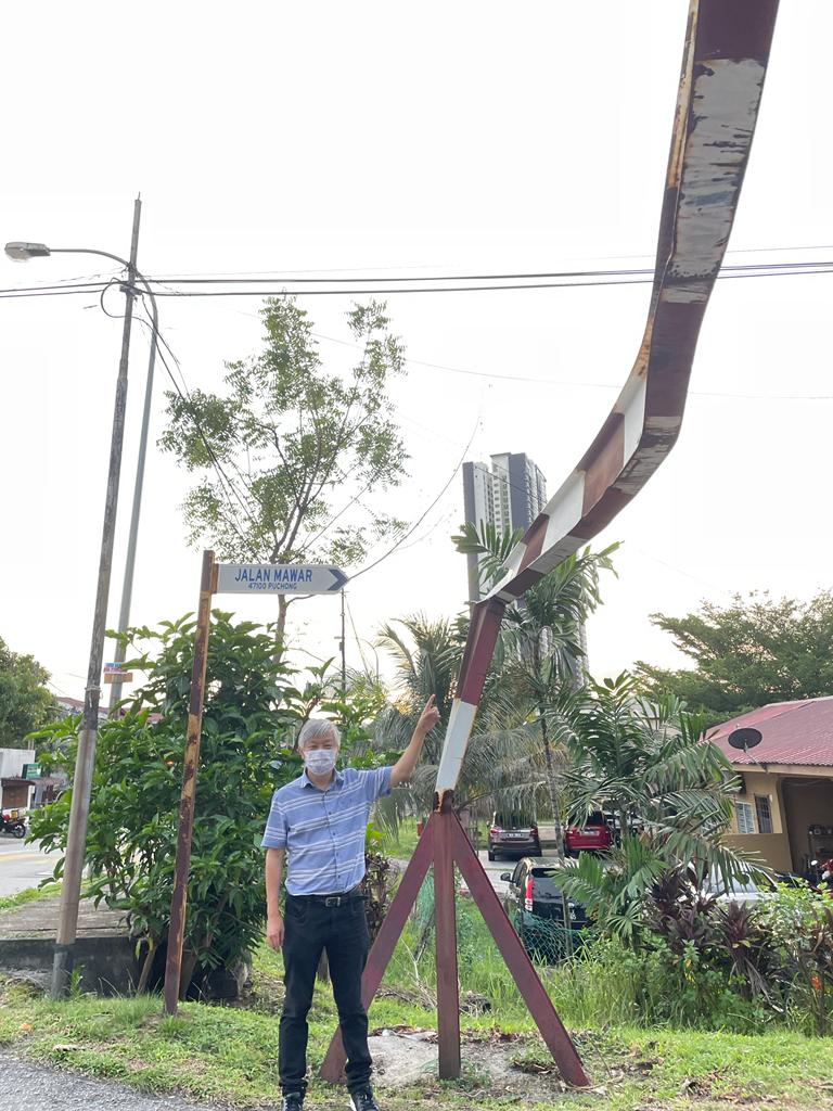 大都会/蒲种翠岭镇玫瑰路限高杆弯曲