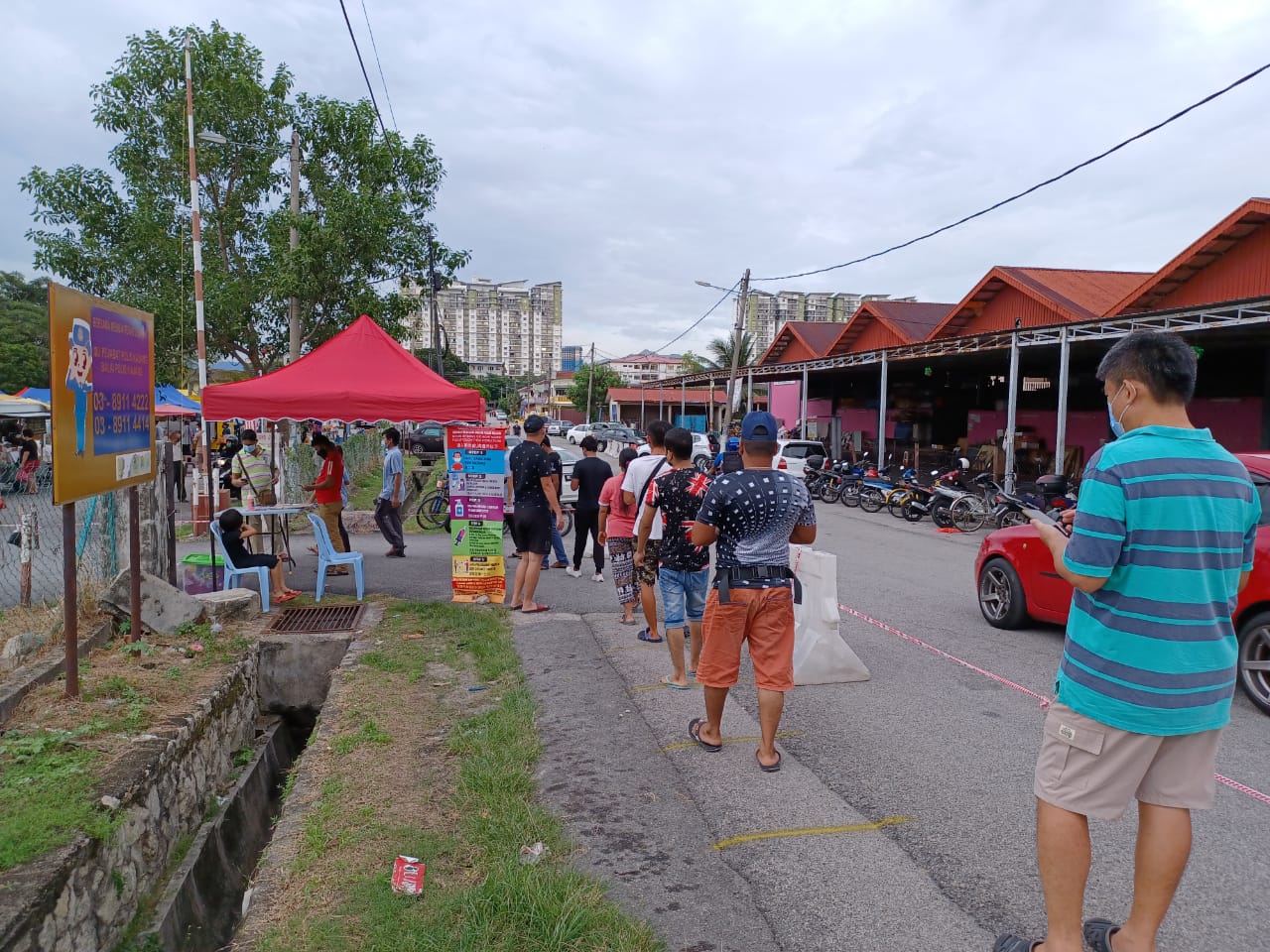 大都会/锡米山关东夜市场的人流自两个星期前开始恢复正常