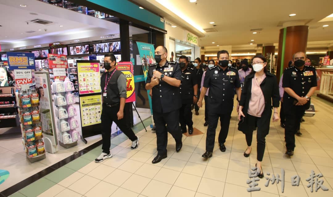 大霹雳时事焦点/点击链接买二手车失逾13万 霹网络罪案损失额比去年增