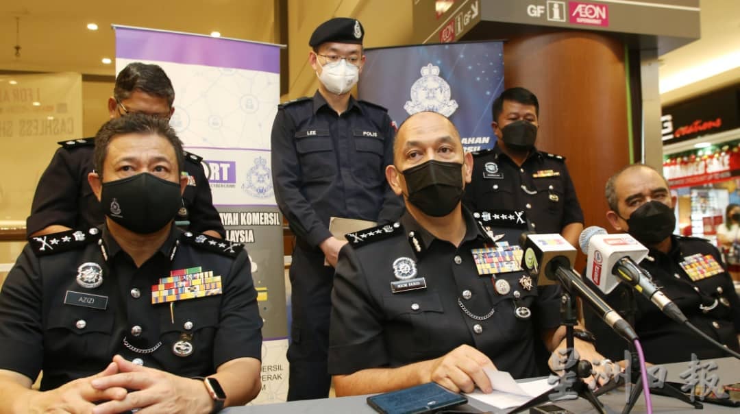 大霹雳时事焦点/点击链接买二手车失逾13万 霹网络罪案损失额比去年增