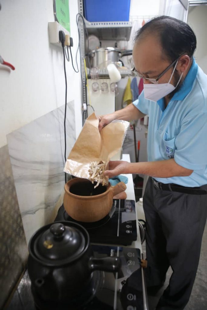 大霹雳时事焦点/船运费增产量减需求量 中药材涨价