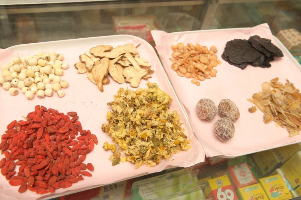 大霹雳时事焦点/船运费增产量减需求量 中药材涨价