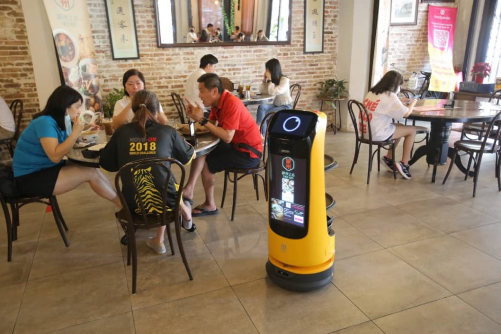 大霹雳时事焦点／餐馆迎“Robot仔”员工 灵活避障送餐效率高