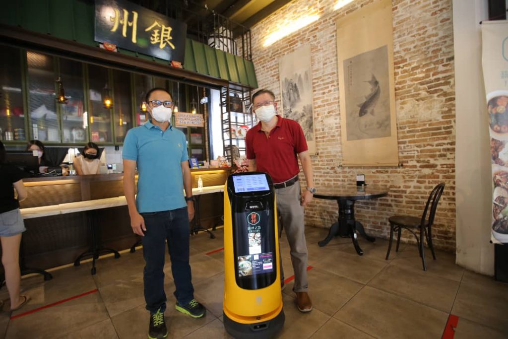大霹雳时事焦点／餐馆迎“Robot仔”员工 灵活避障送餐效率高