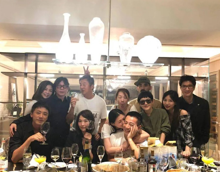 大S离婚浏览量破10亿 话题突全被下架