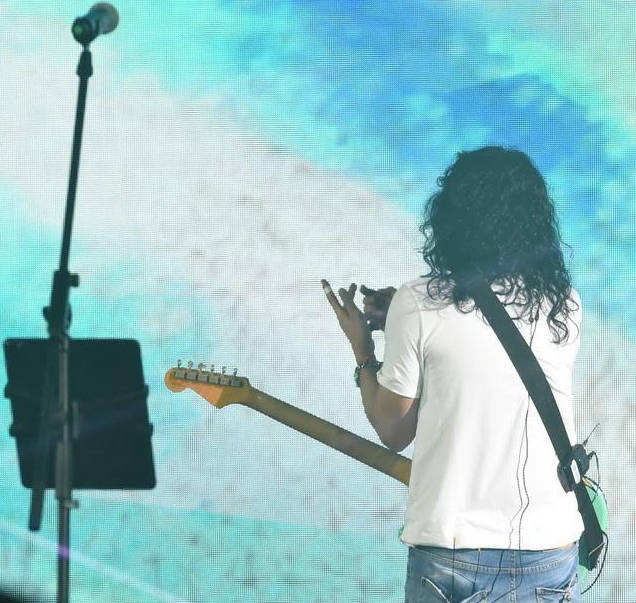 太极邓建明失衡跌下台 手指受伤幸无大碍