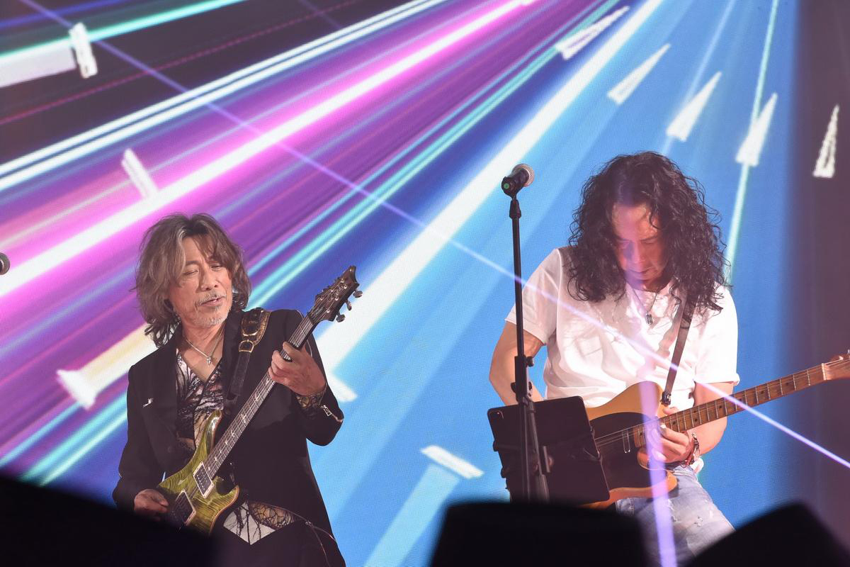 太极邓建明失衡跌下台 手指受伤幸无大碍