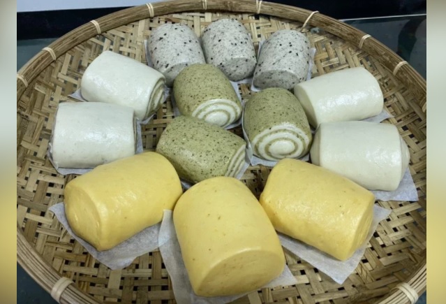 妻子投资失利欠千万 丈夫4年啃馒头替还债