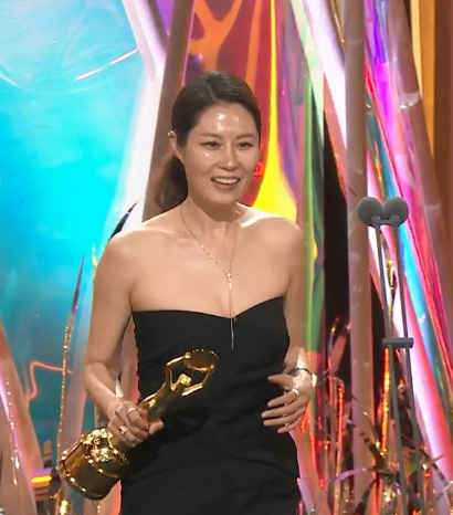 宋仲基饮恨青龙奖影帝 郑雨盛指勾李政宰掀高潮