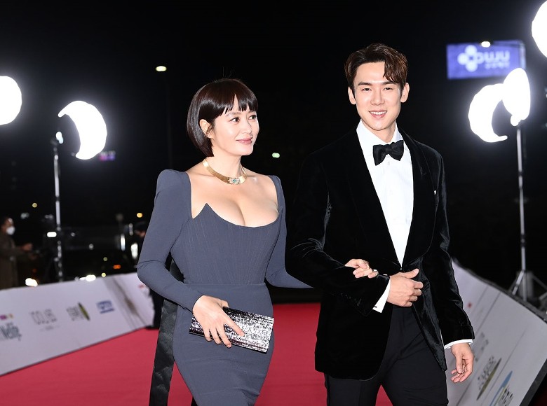 宋仲基饮恨青龙奖影帝 郑雨盛指勾李政宰掀高潮