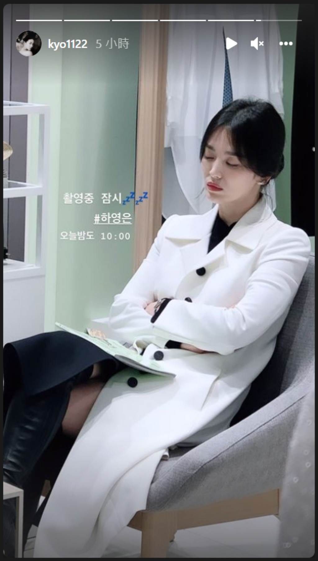 宋慧乔拍戏累到打瞌睡 网惊叹“美得令人窒息”