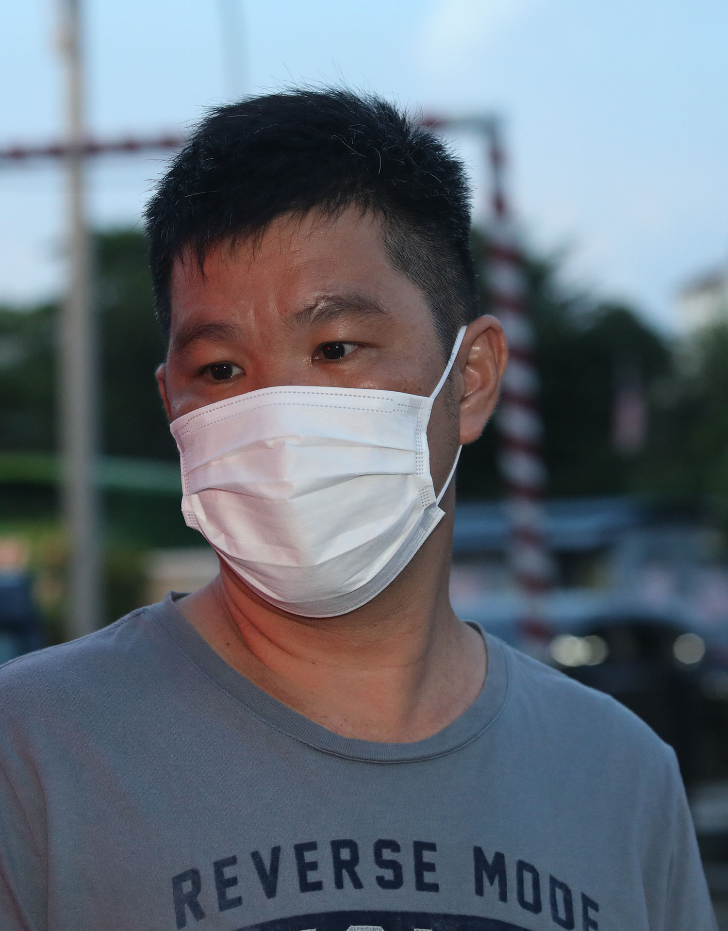 封面(大都会)华小低年级学生返校/多图