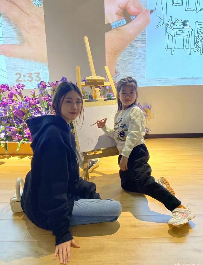 小苹果发布单曲出道？章子怡汪峰护航