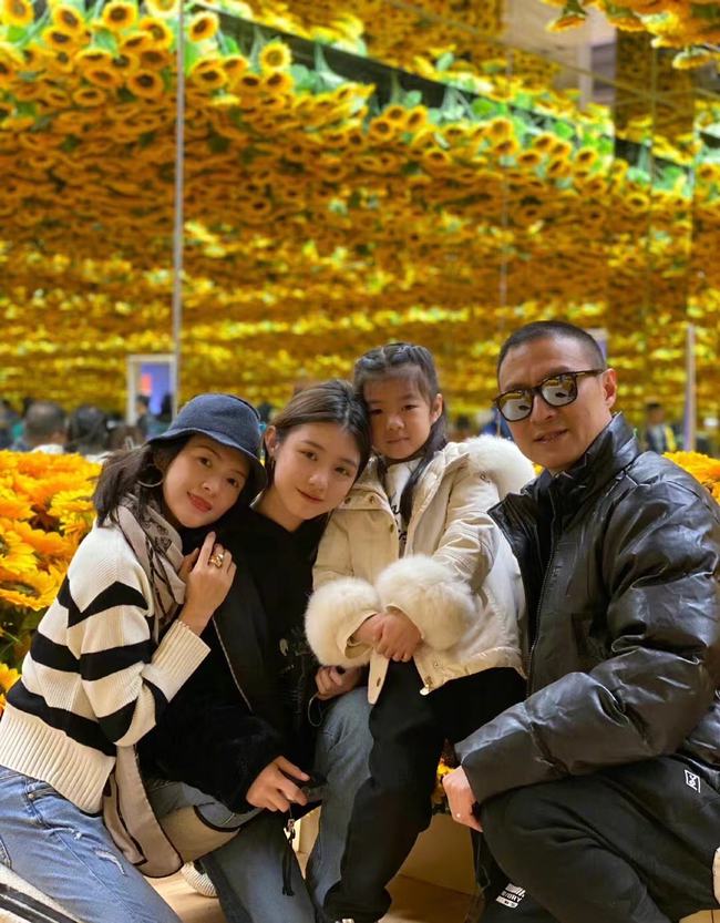 小苹果发布单曲出道？章子怡汪峰护航