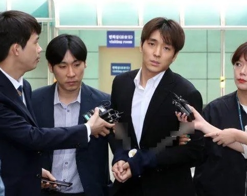 崔钟勋涉偷拍视频刑满出狱 郑俊英刑期至2025年10月