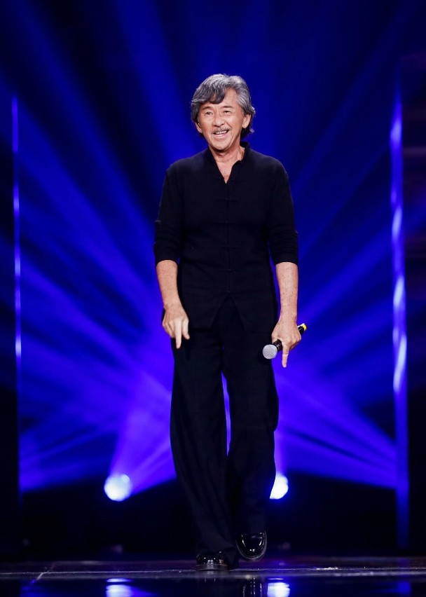 左耳听力受损仍坚持唱  林子祥获封YYDS不知何意