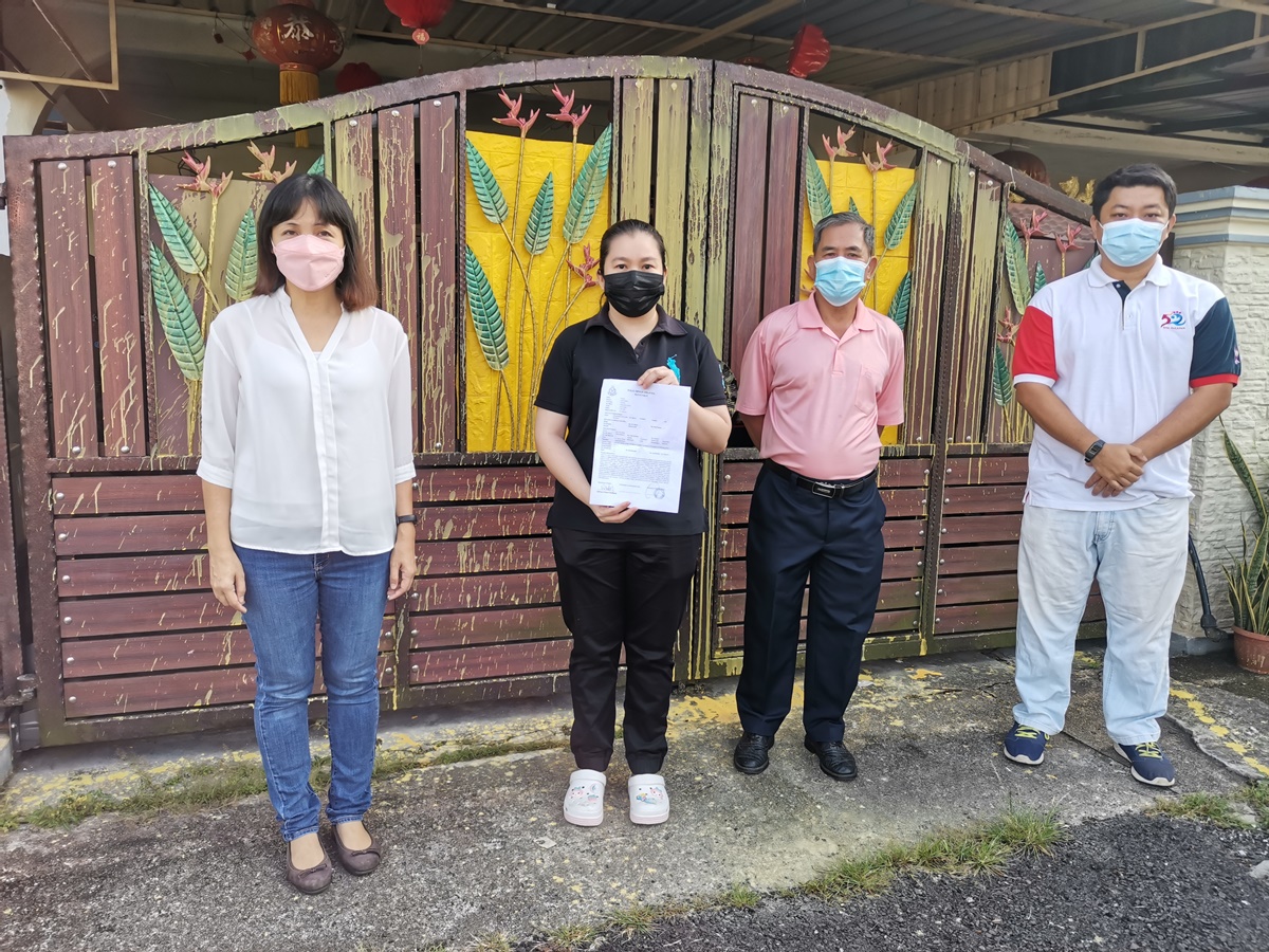 **已签发**柔:疑前屋主欠下债务,现任屋主“挡灾”致住家遭泼漆追债