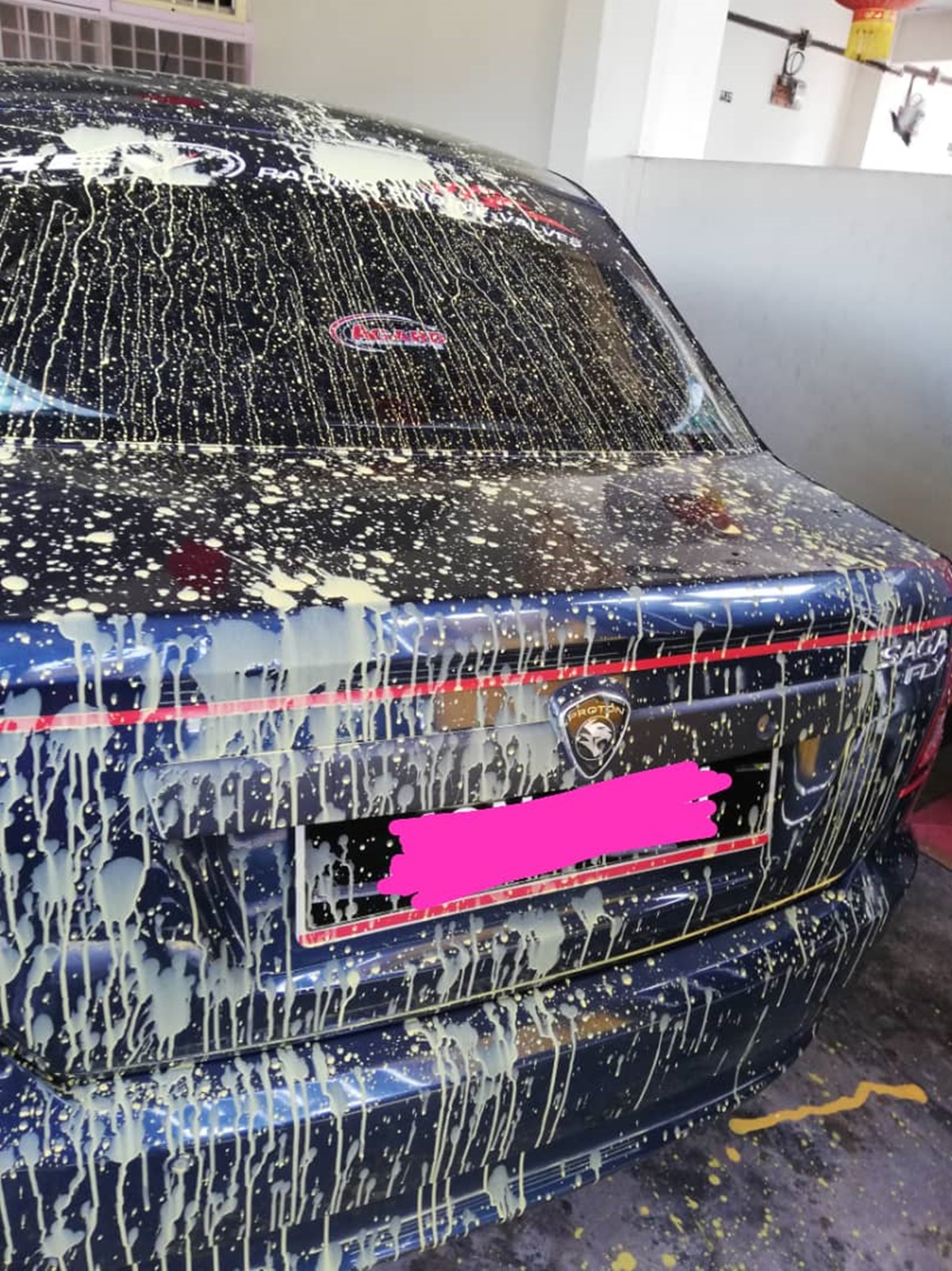 **已签发**柔:疑前屋主欠下债务,现任屋主“挡灾”致住家遭泼漆追债