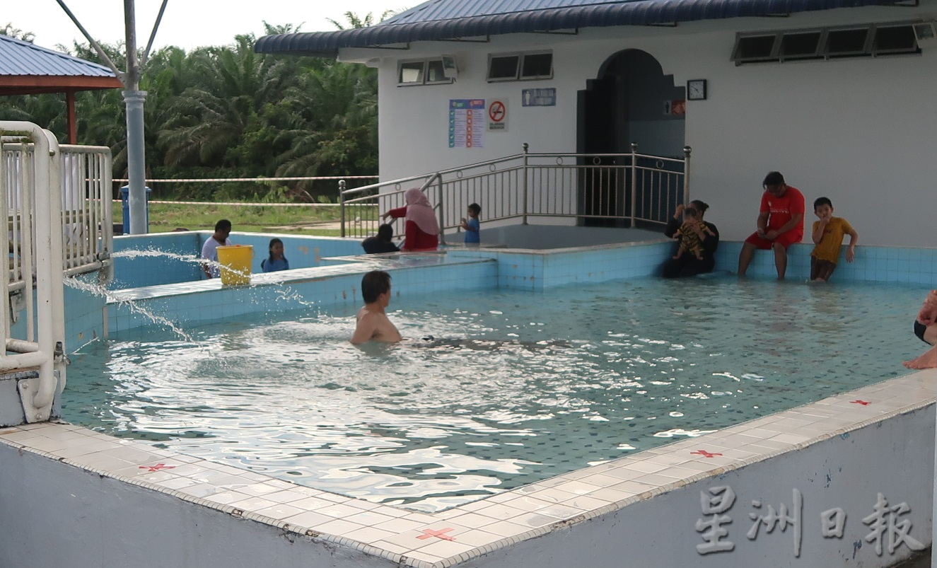 **已签发(请置头条)**柔︰第三版头条:【特稿】︰拉美士热水湖休闲中心,设儿童戏水区促亲子旅游