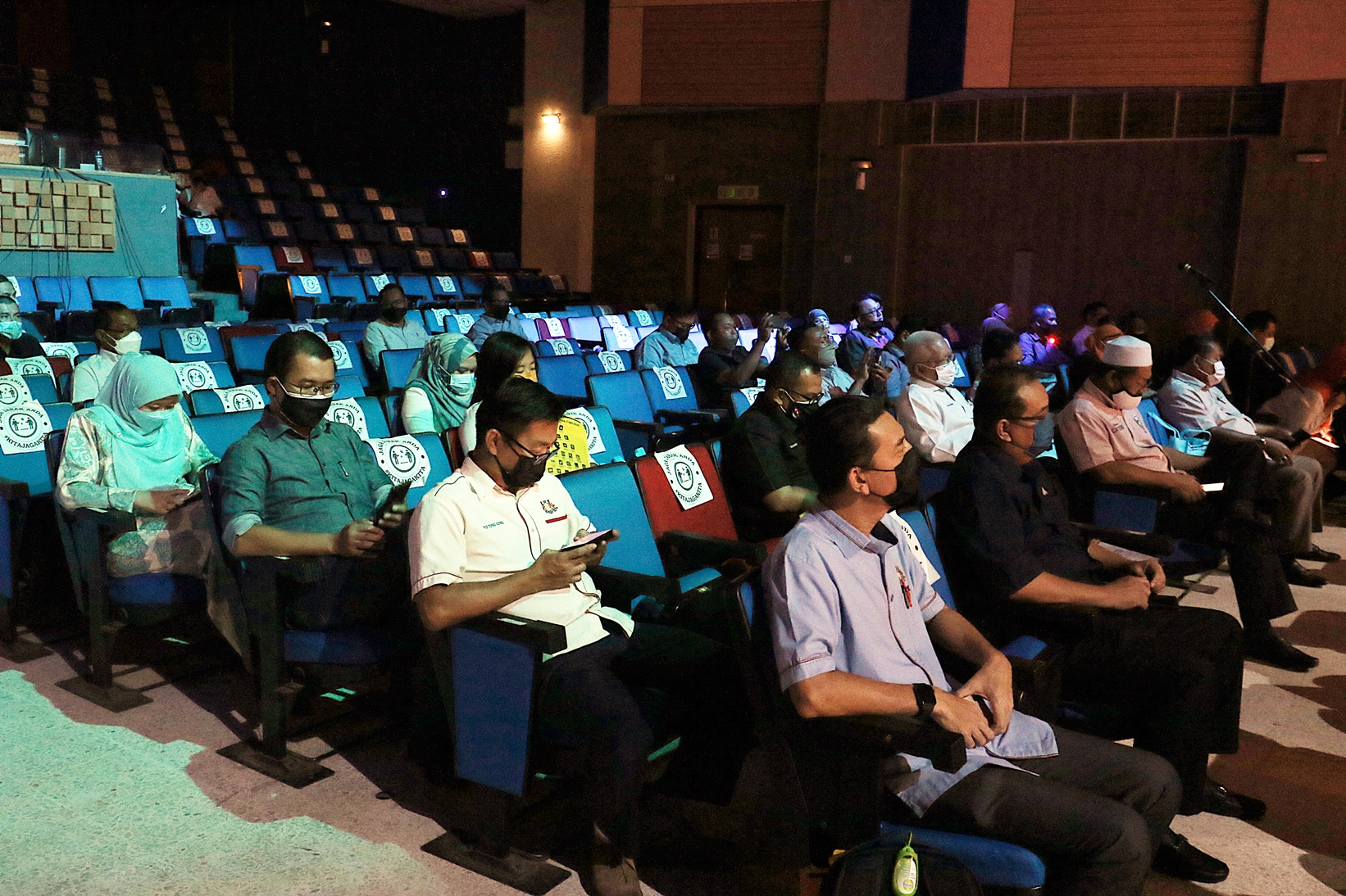 **已签发（请置头条）**柔：封面：主文：提高人口稠密区4G覆盖率，柔拟128城乡点建电讯塔