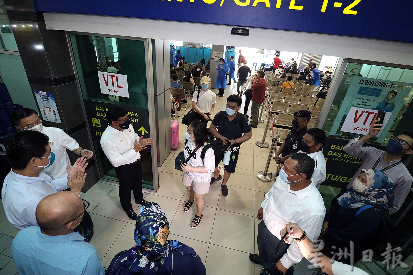 **已签发（请置头条）**柔：封面：陆路VTL开通首日：我们回家了！顺利返马者难掩兴奋之情，想给家人惊喜