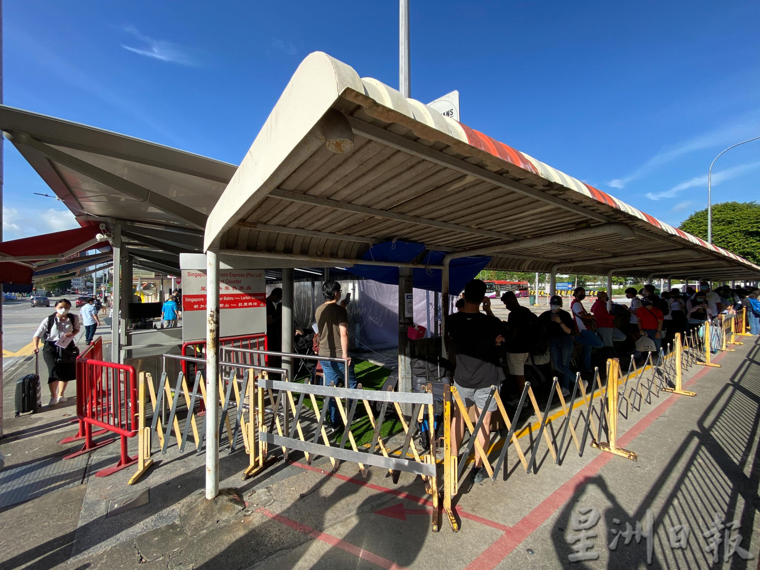 **已签发（请置头条）**柔：封面：陆路VTL开通首日：我们回家了！顺利返马者难掩兴奋之情，想给家人惊喜