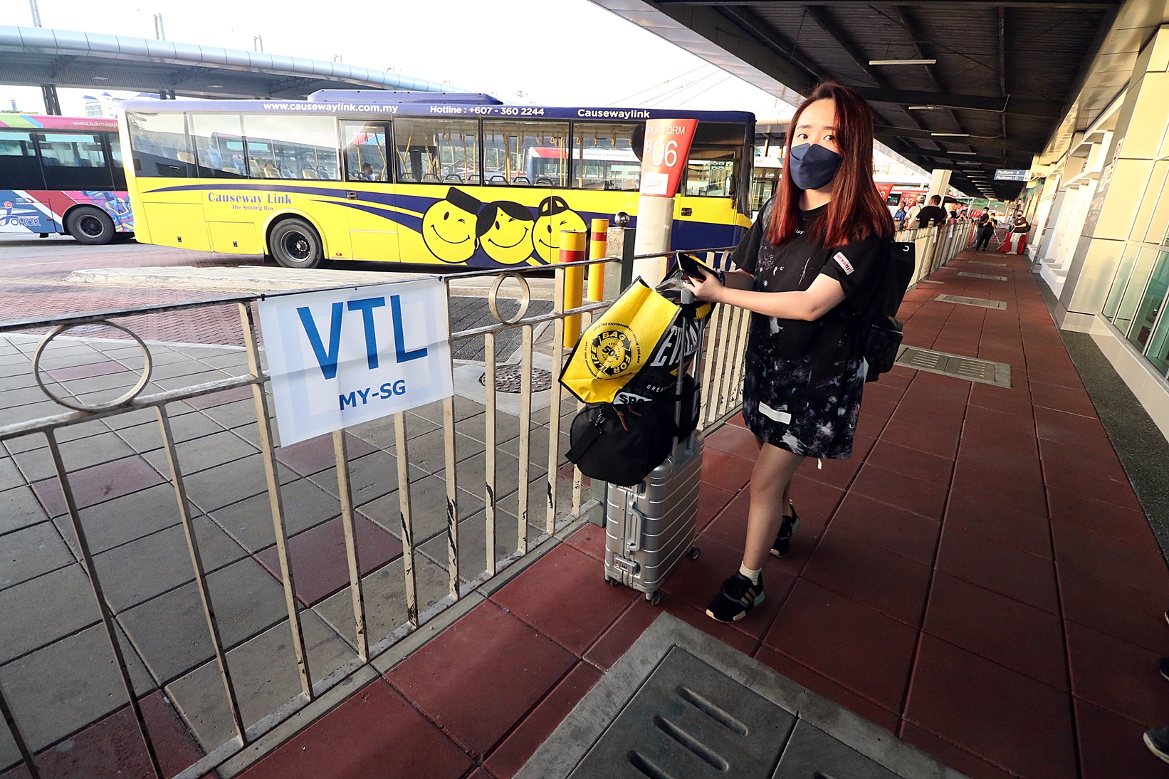 **已签发（请置头条）**柔：封面：陆路VTL开通首日：我们回家了！顺利返马者难掩兴奋之情，想给家人惊喜