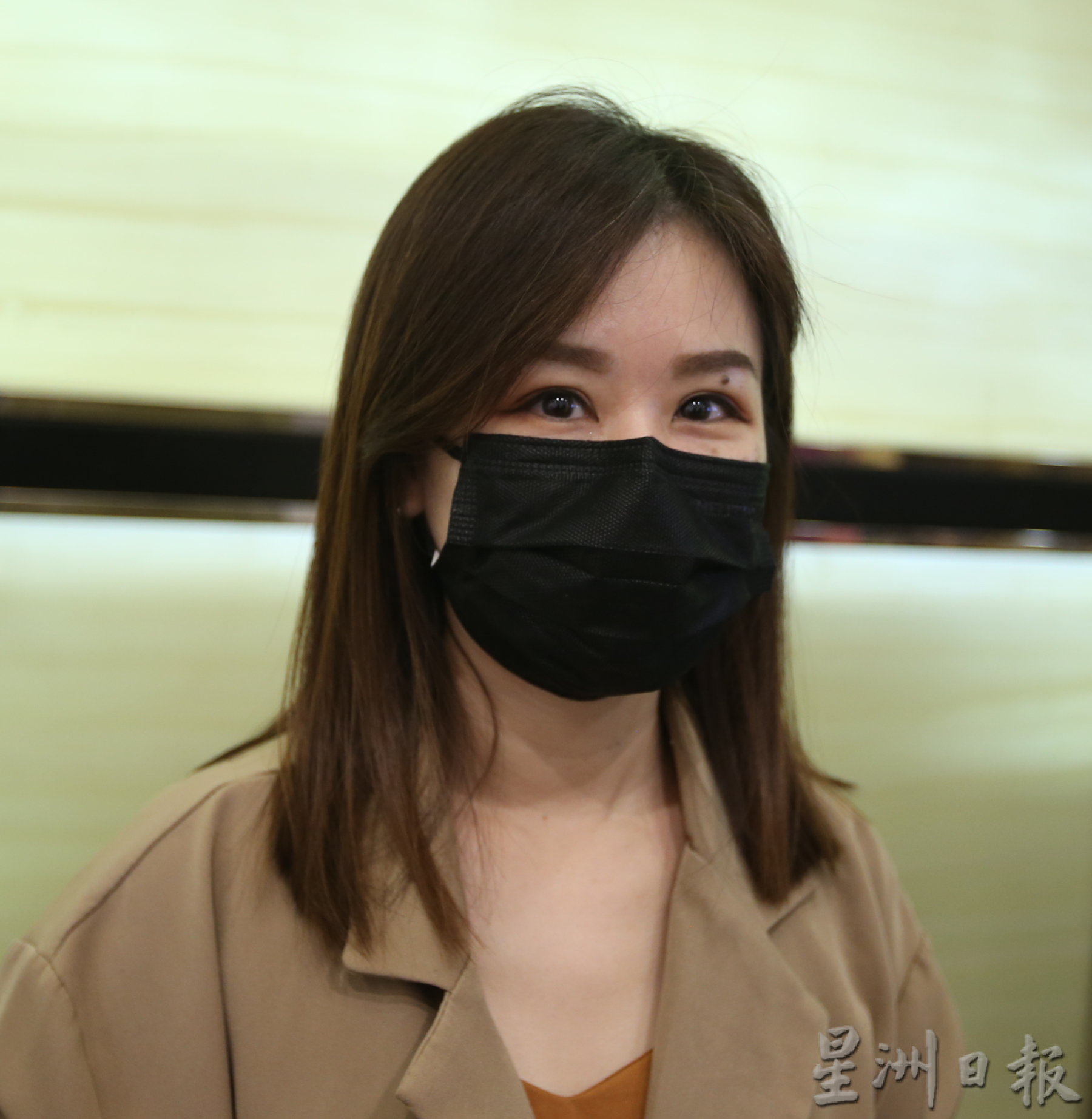 **已签发(请置头条)**柔:第三版头条:【特稿】:料周末连假年尾节日有效带动,新山各商场商家欣见人潮渐回流