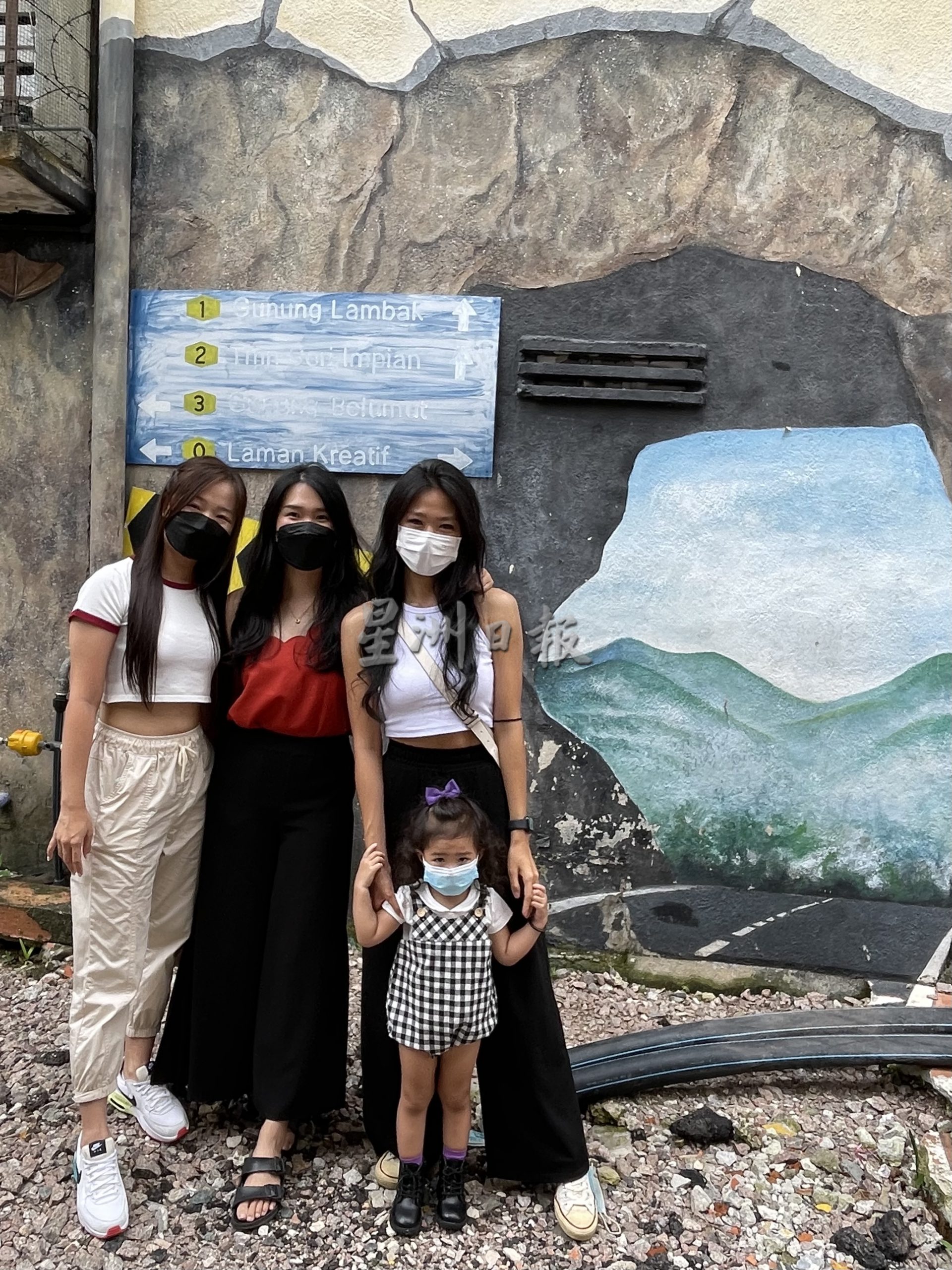 **已签发(请置头条)**柔:第三版头条:【特稿】:创意后巷壁画街翻新工程拖延,解放后游客逛不了、生意做不了