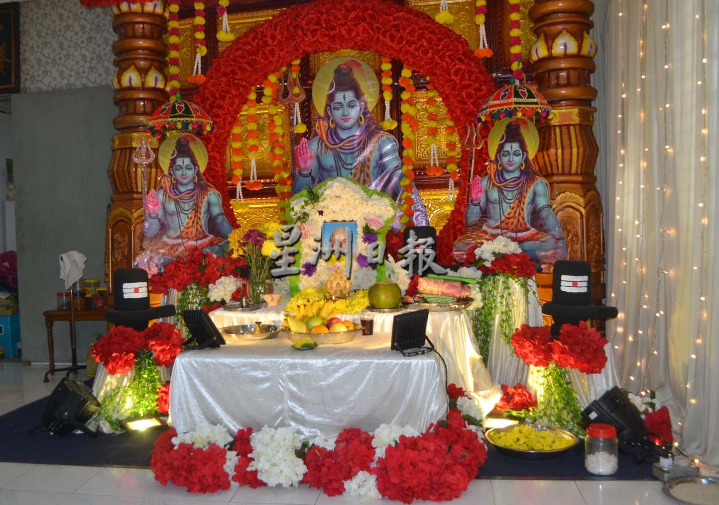 **已签发(请置头条)**柔:第二版头条:【特稿】:麻印裔兄弟为亡母举办客家风俗功德法会,发扬孝恩精神