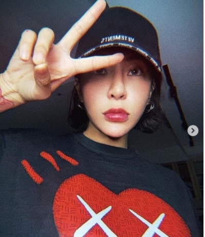 开直播脱浴袍醉舞走光 梁云菲疑情伤崩溃