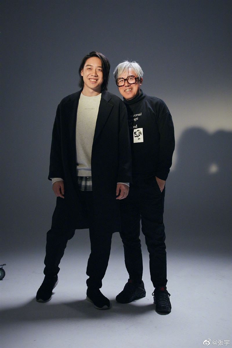 张宇消失演艺圈3年曝近照 满头白发网跪求开唱