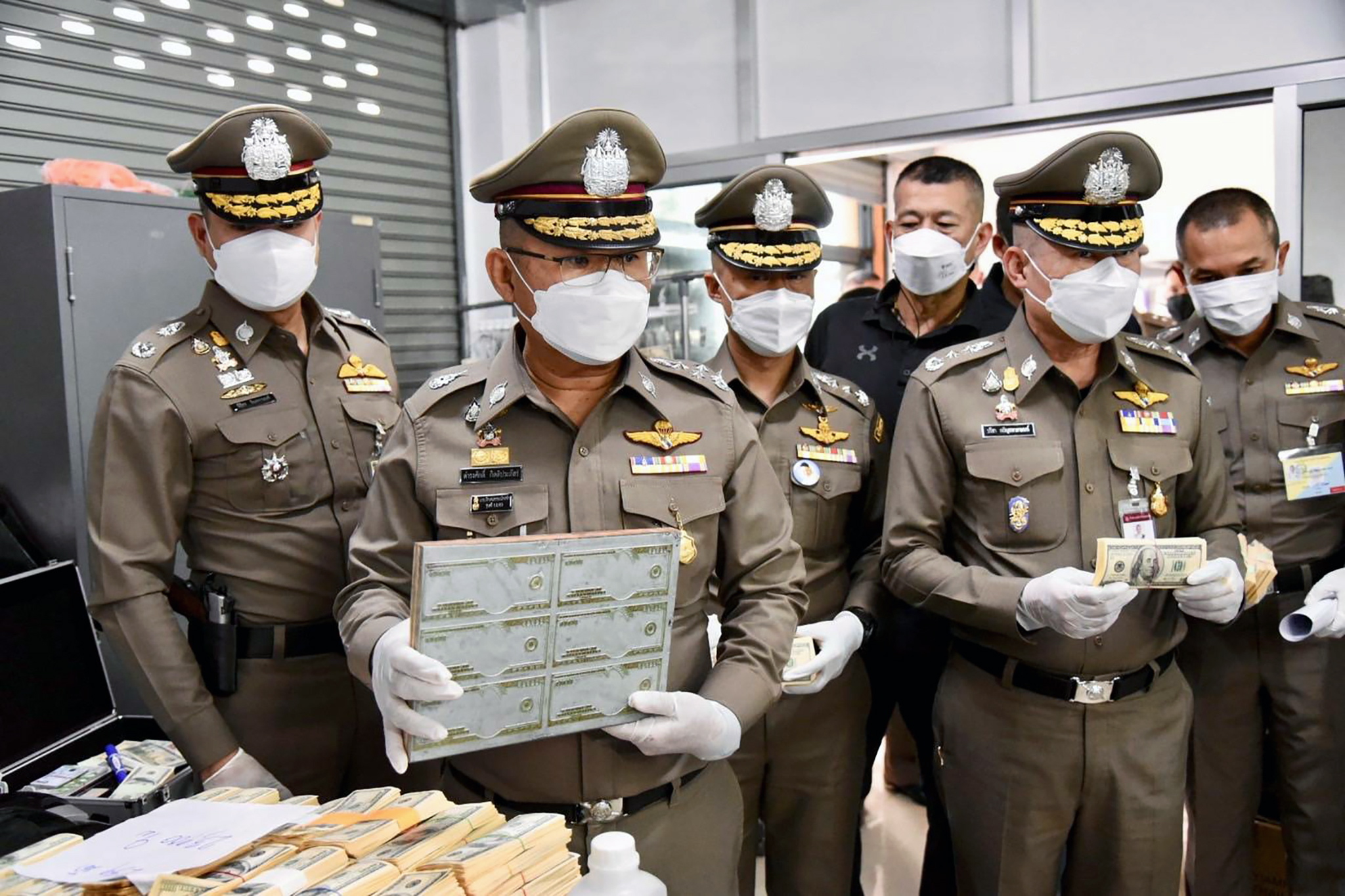 拚图图与文三图(泰国假美钞)