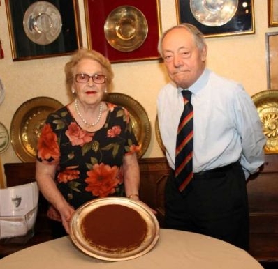 拼盘 2图/“提拉米苏之父”坎贝尔 93岁高龄逝世