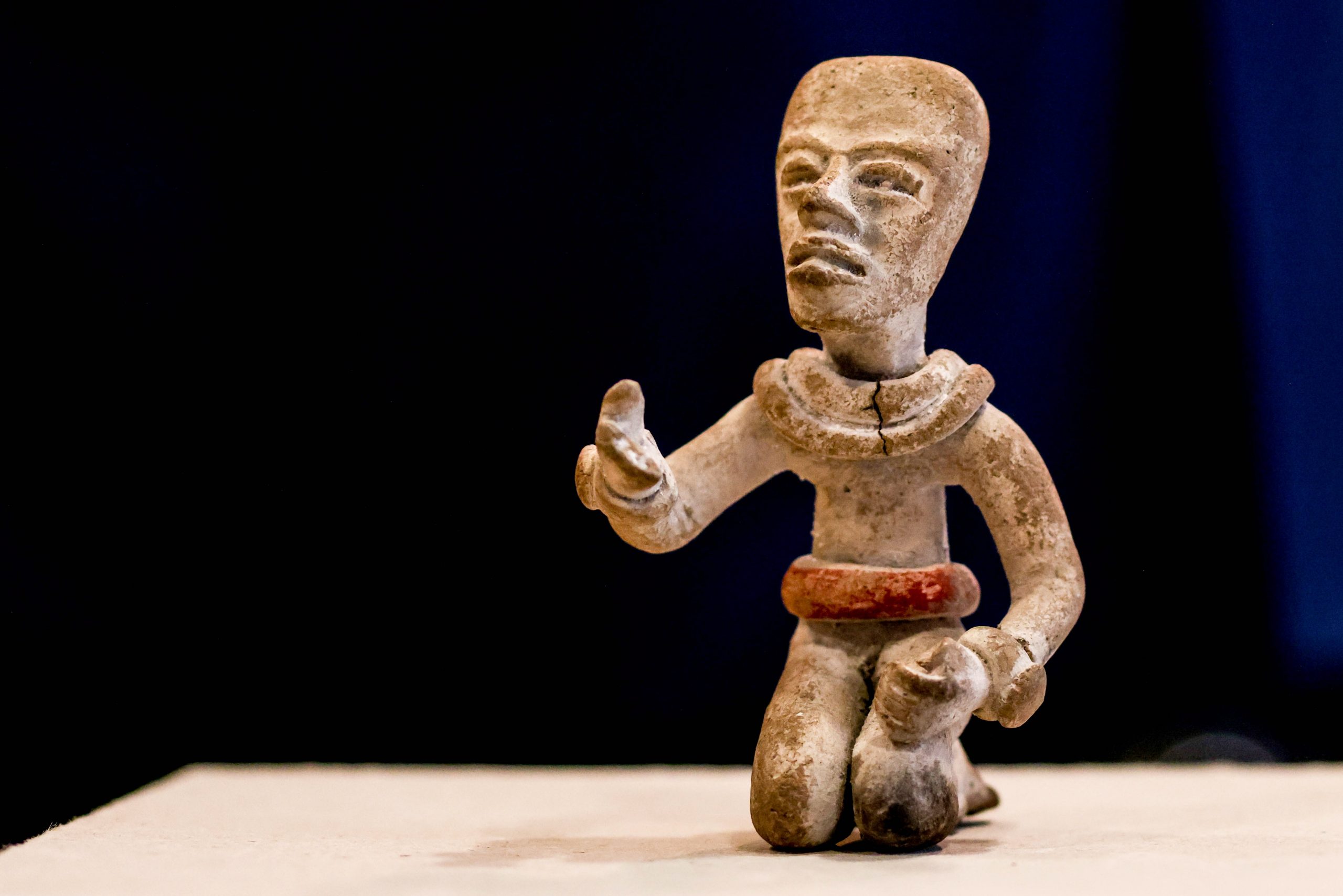 拼盘 3图/他多年前从跳蚤市场买下13件古物 竟来自马雅文明