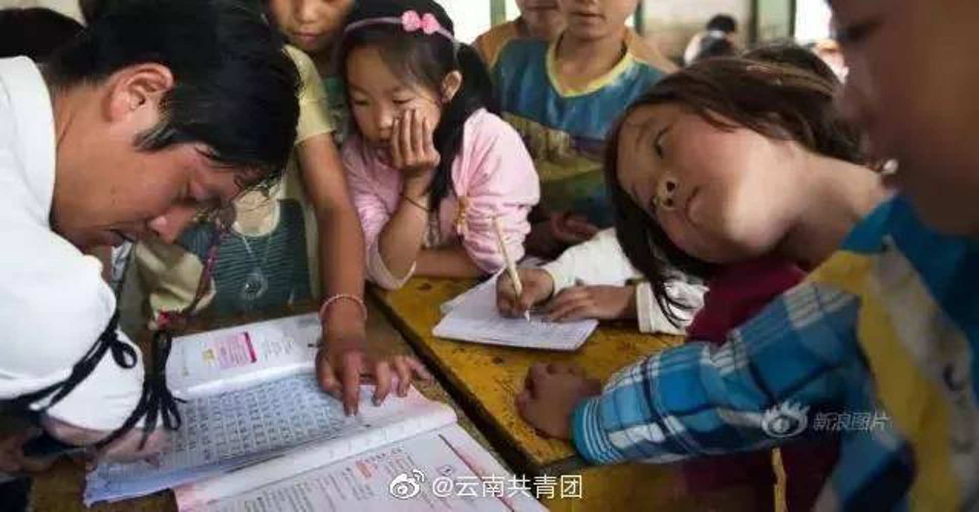 拼盘／乡村教师用10厘米残肢绑粉笔代课18年　月领1500元渴望转正职遇阻