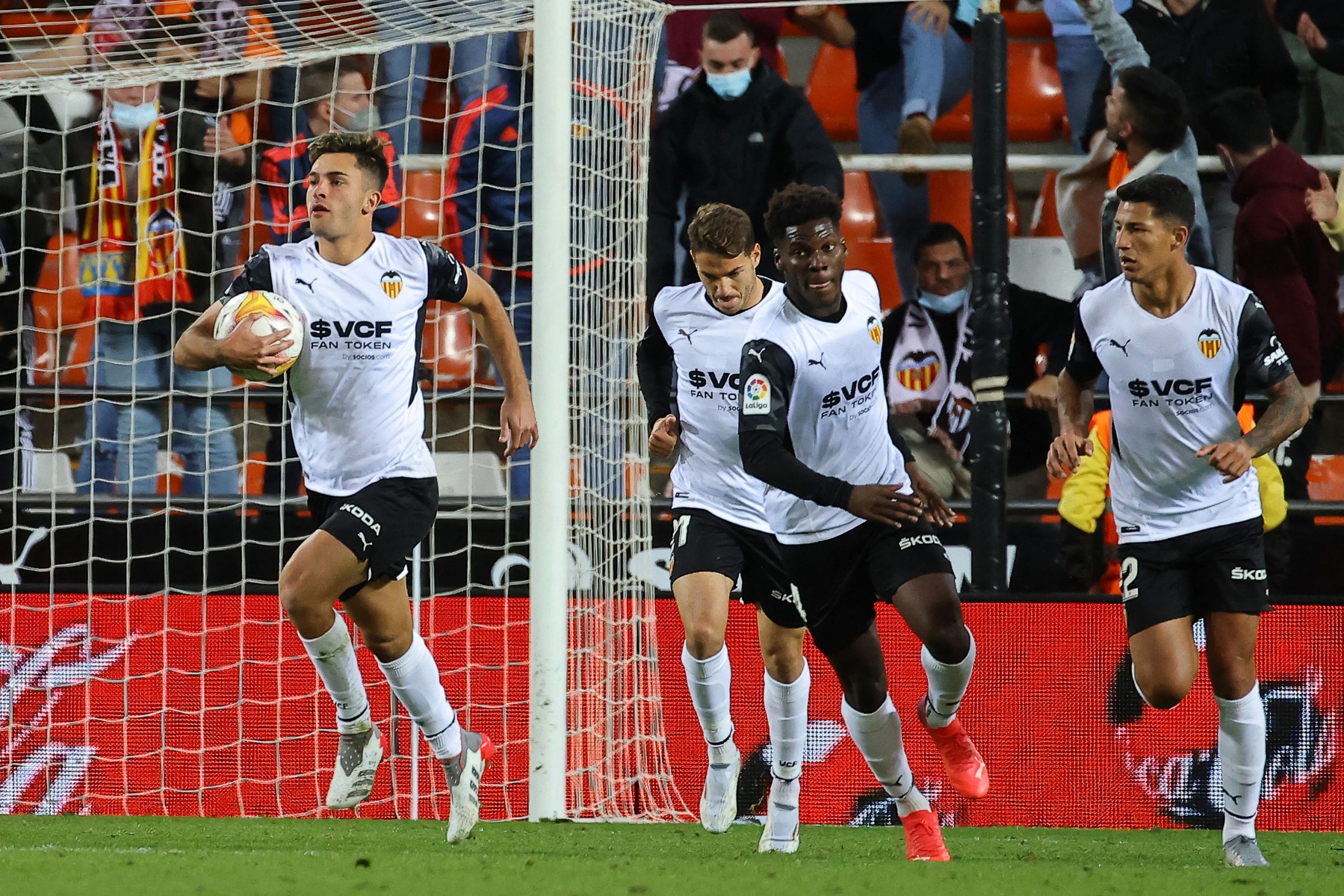 挫奥萨苏纳近12轮不败 索赛德重新领跑