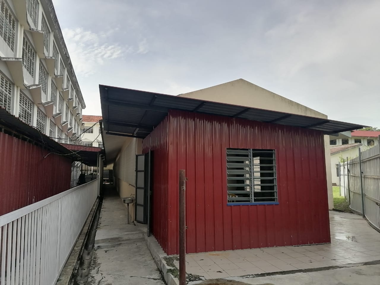 教育局安排到教师活动中心 没接种老师已不在怡圣米高中学