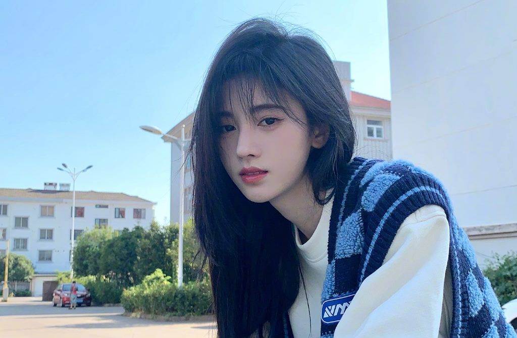 新剧特写曝耳后没头发.鞠婧祎陷秃头危机