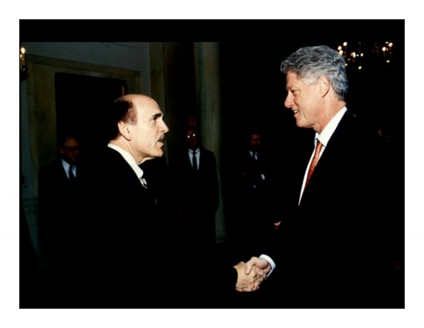 新教育（11月9日）封面故事：诺贝尔生理医学奖得主伊格纳罗