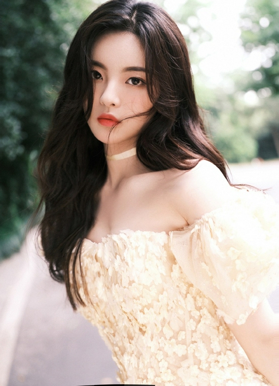 新造型遭狗仔偷拍外泄 杨超越气骂:你们不讲武德