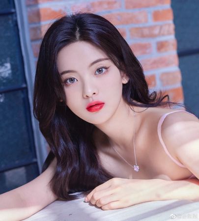 新造型遭狗仔偷拍外泄 杨超越气骂:你们不讲武德