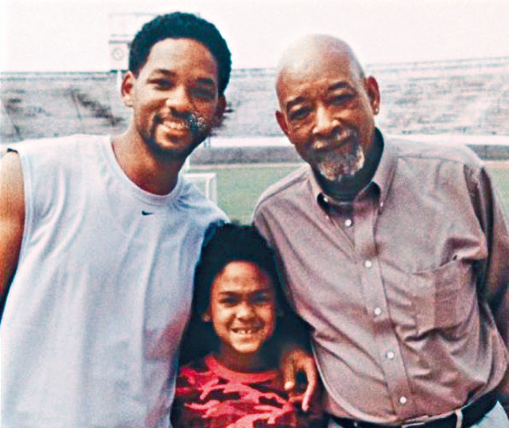 曾想将家暴父推下楼梯 韦尔史密夫自传揭黑暗面