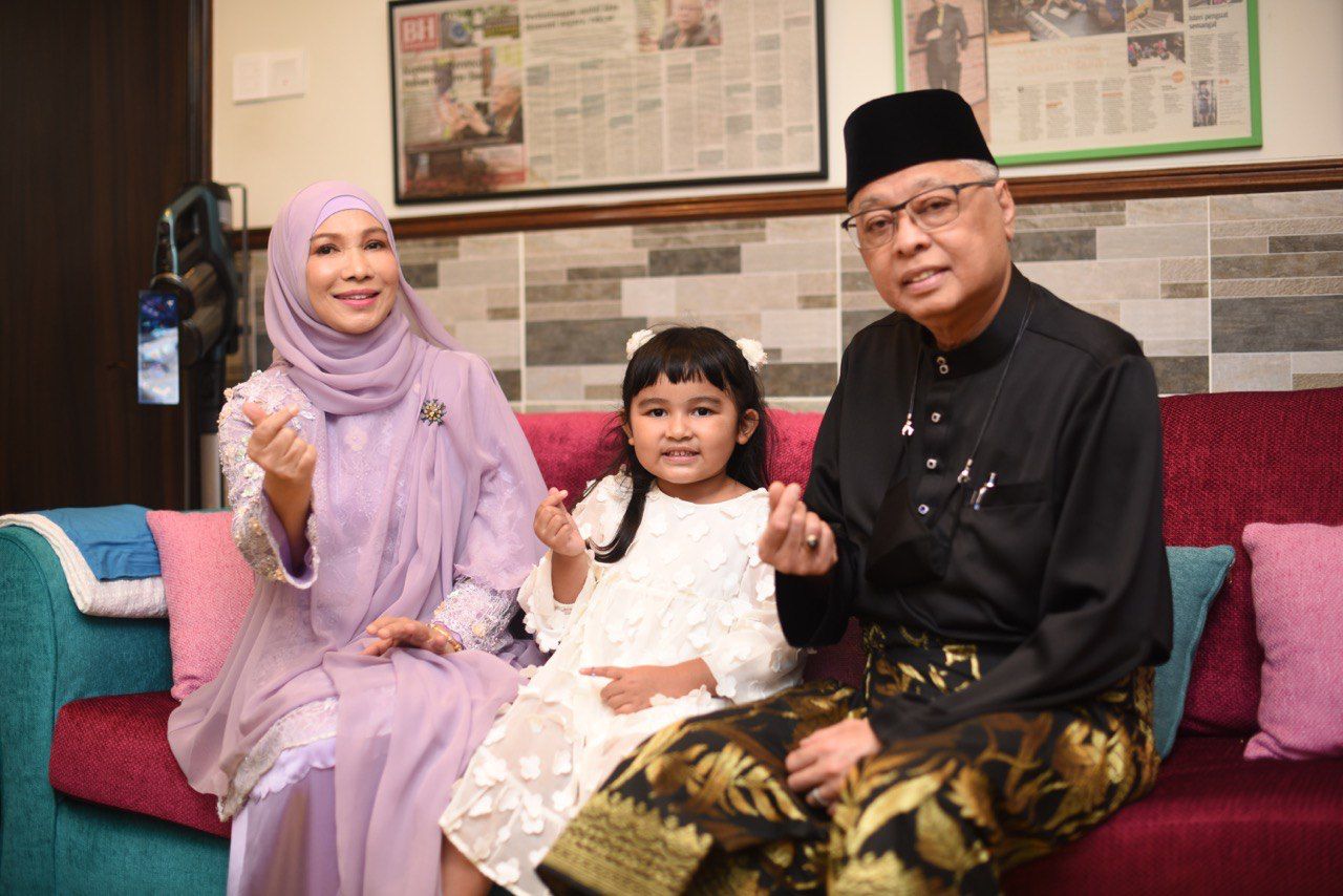 最疼就是她!首相带孙女亮相成焦点