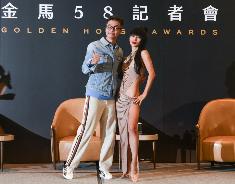 李国煌隔离直播卖台弯货 白灵放话自制战袍吓大家	