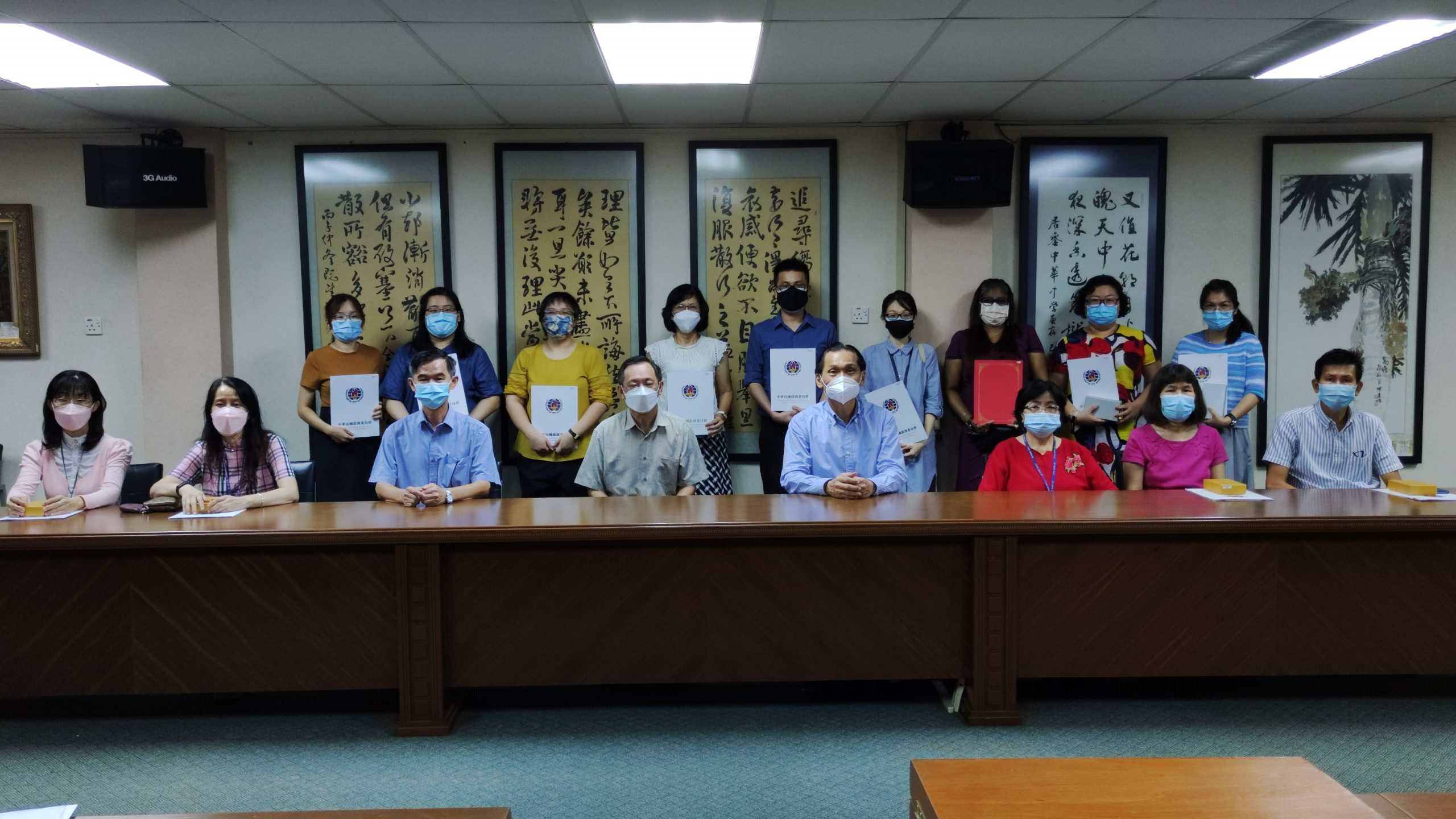 柔:2021年华文独中教师长期服务奖,銮中多名教师获奖