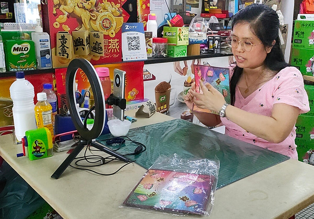 柔:【今日面谱】(本月18日刋):是限制也是机会,咖啡店老板娘疫情中成折莲花导师