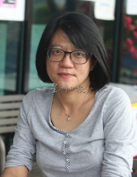 柔:【民生特工队】:住宅周围午夜飙车扰民,今年已2宗严重车祸,居民盼增路墩