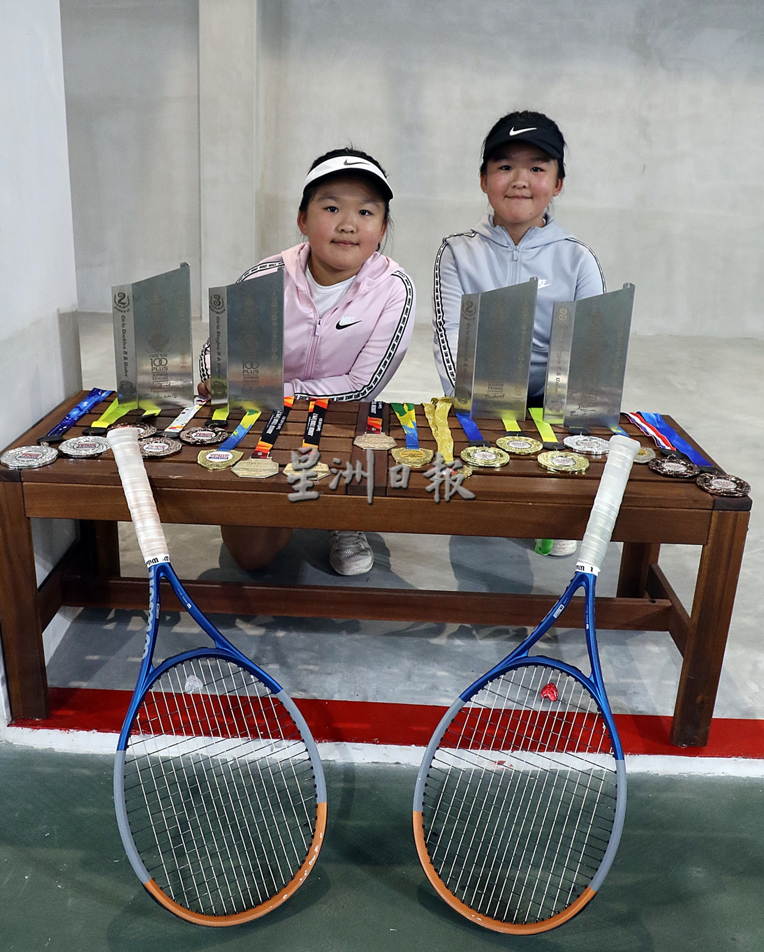 柔：【特稿】：双胞胎姐妹花夺全国女子网球双打冠军，盼未来在国际赛事为国争光